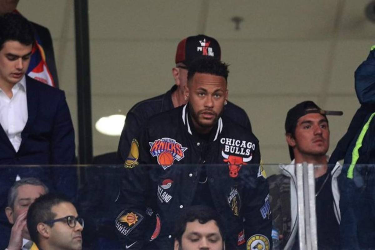 ¡Bien acompañado! Neymar llega al Arena do Gremio para apoyar a Brasil ante Paraguay