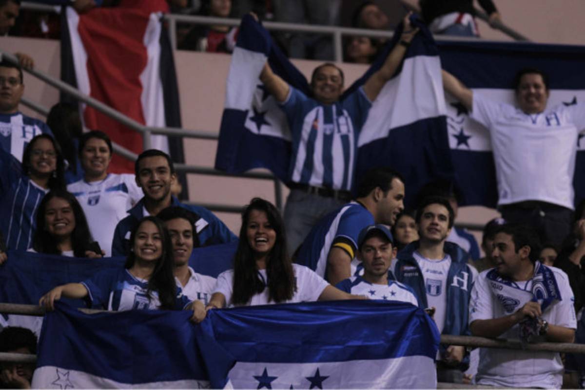 Ambiente en el partido Honduras vr Costa Rica.
