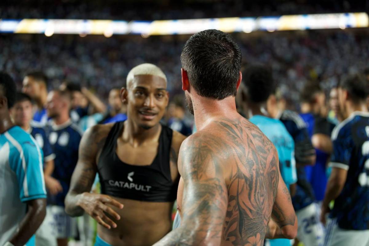 Se llevó la camisa de Rodrigo de Paul, abrazo a Keyrol y el encuentro de Messi