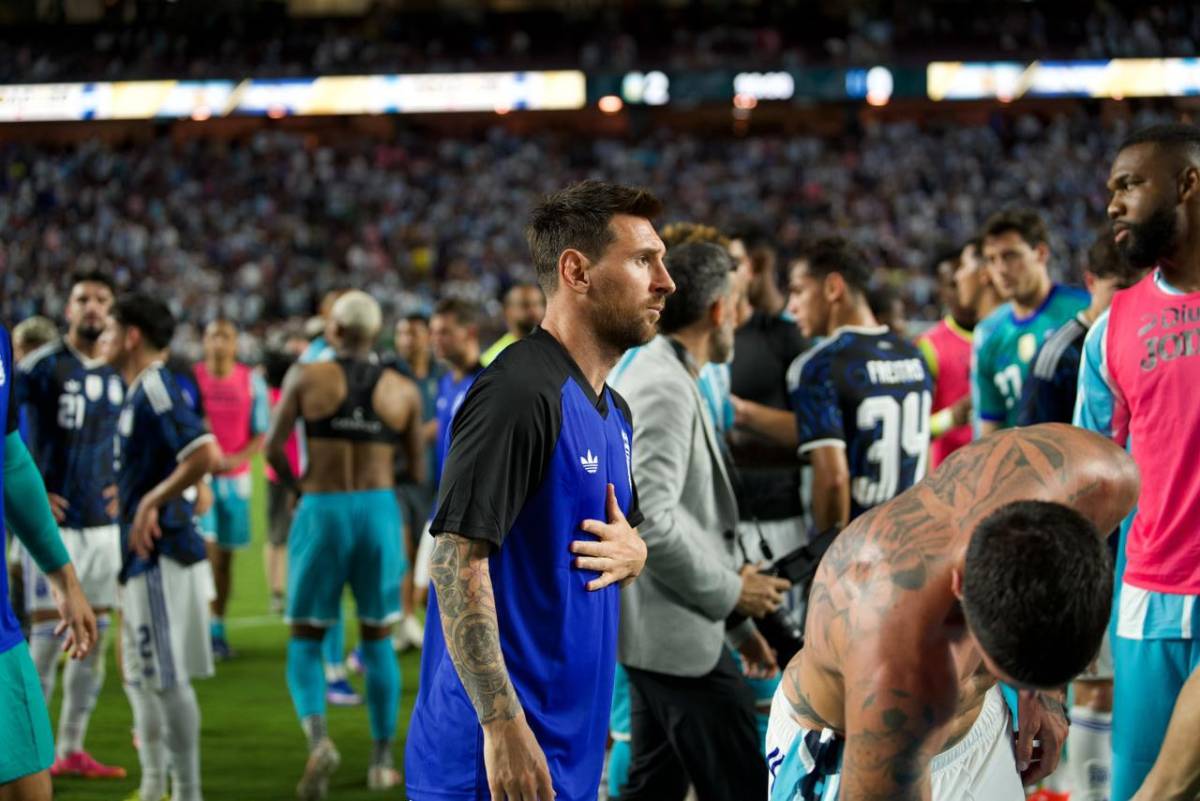 Se llevó la camisa de Rodrigo de Paul, abrazo a Keyrol y el encuentro de Messi