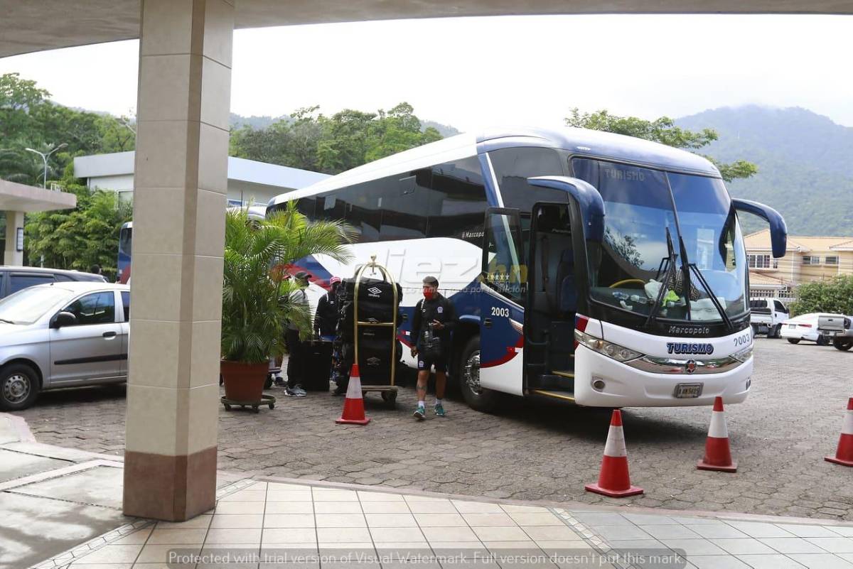 ¡Ambientazo! Lleno de maletas llegó Olimpia a San Pedro Sula y Real España se concentró y sus jugadores llegaron con sus hijos