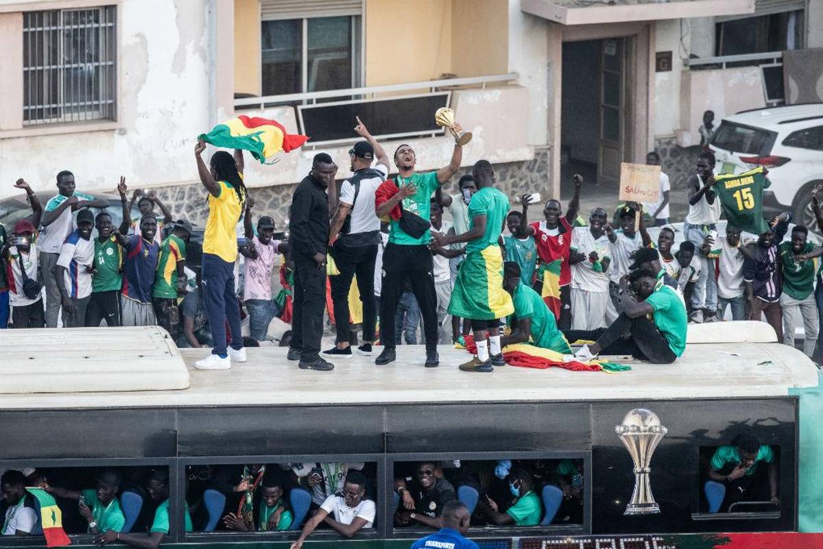 Feriado nacional y una marea humana: Las espectaculares imágenes en Senegal tras ganar la Copa de África