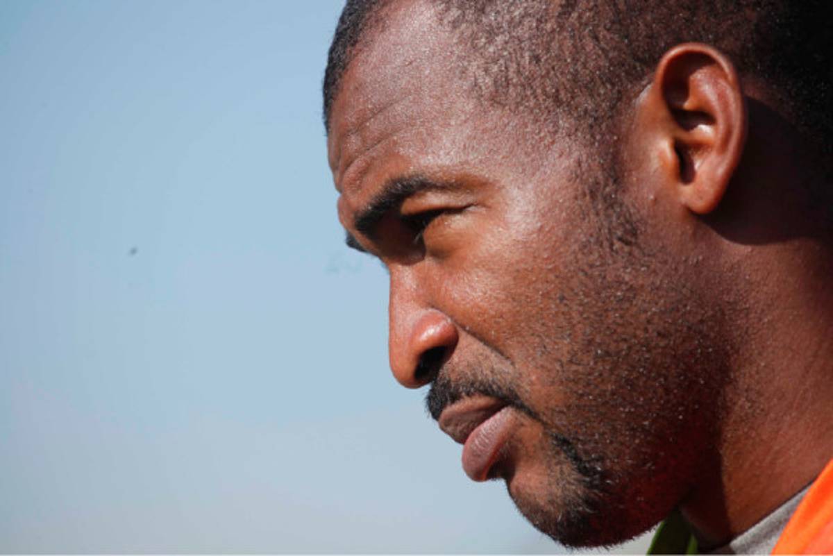 Portero Shane Orio se marcha del Marathón