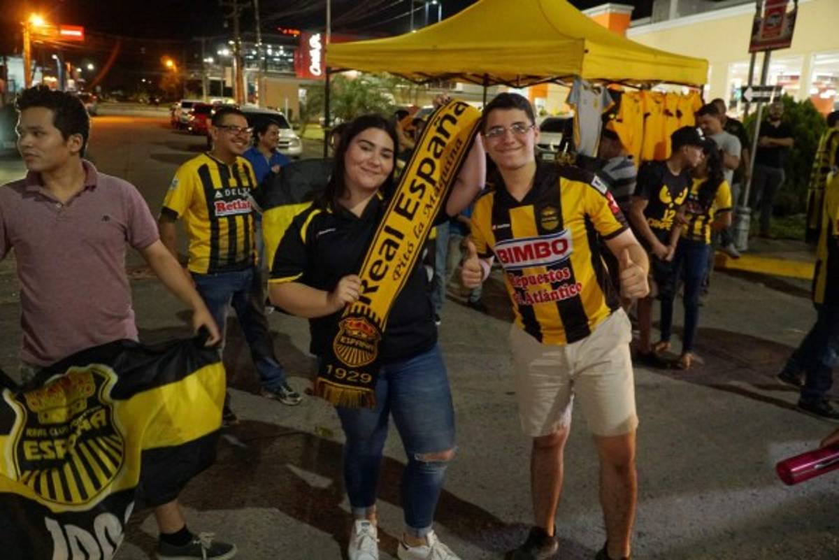 FOTOS: Así festejaron la Copa 12 las guapas aficionadas de Real España