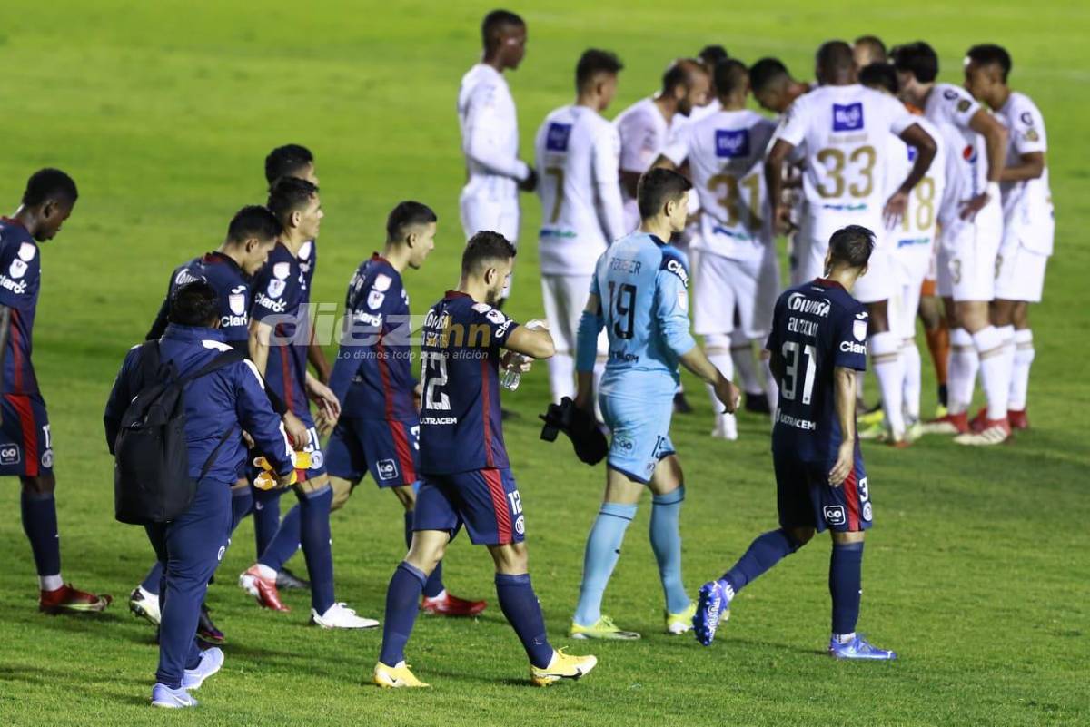 Fuerte pelea entre jugadores de Motagua: Marcelo Pereira y Diego Auzqui se dicen de todo y casi se pelean en pleno terreno de juego