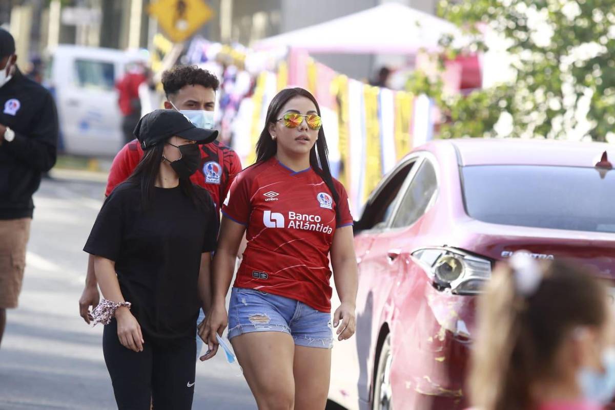 Tremendo show de entretiempo y duelo de bellezas: lo que dejó la final de Real España ante Olimpia en el Morazán