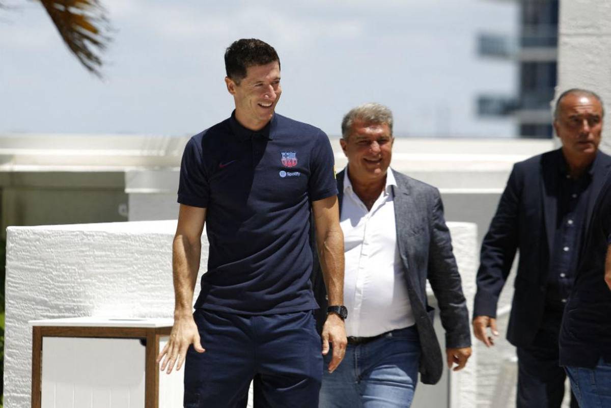 Así fue la sencilla presentación de Lewandowski en Miami como nuevo jugador del Barcelona ¿Y su dorsal?