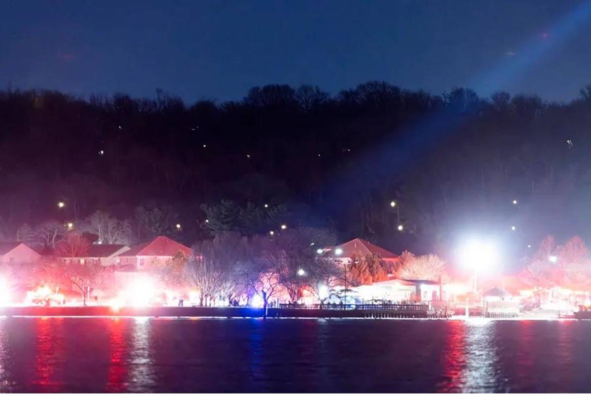 La dura reacción de Trump tras terrible accidente entre un avión y helicóptero en Washington: ¿cuántos víctimas hay?