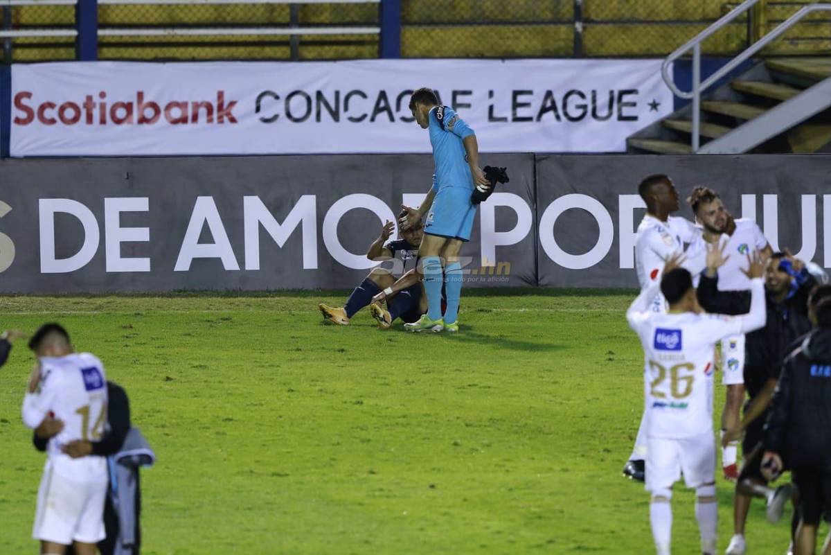 Caras largas y bronca en Motagua, el festejo de Comunicaciones y Júnior Lacayo con la bandera de Honduras