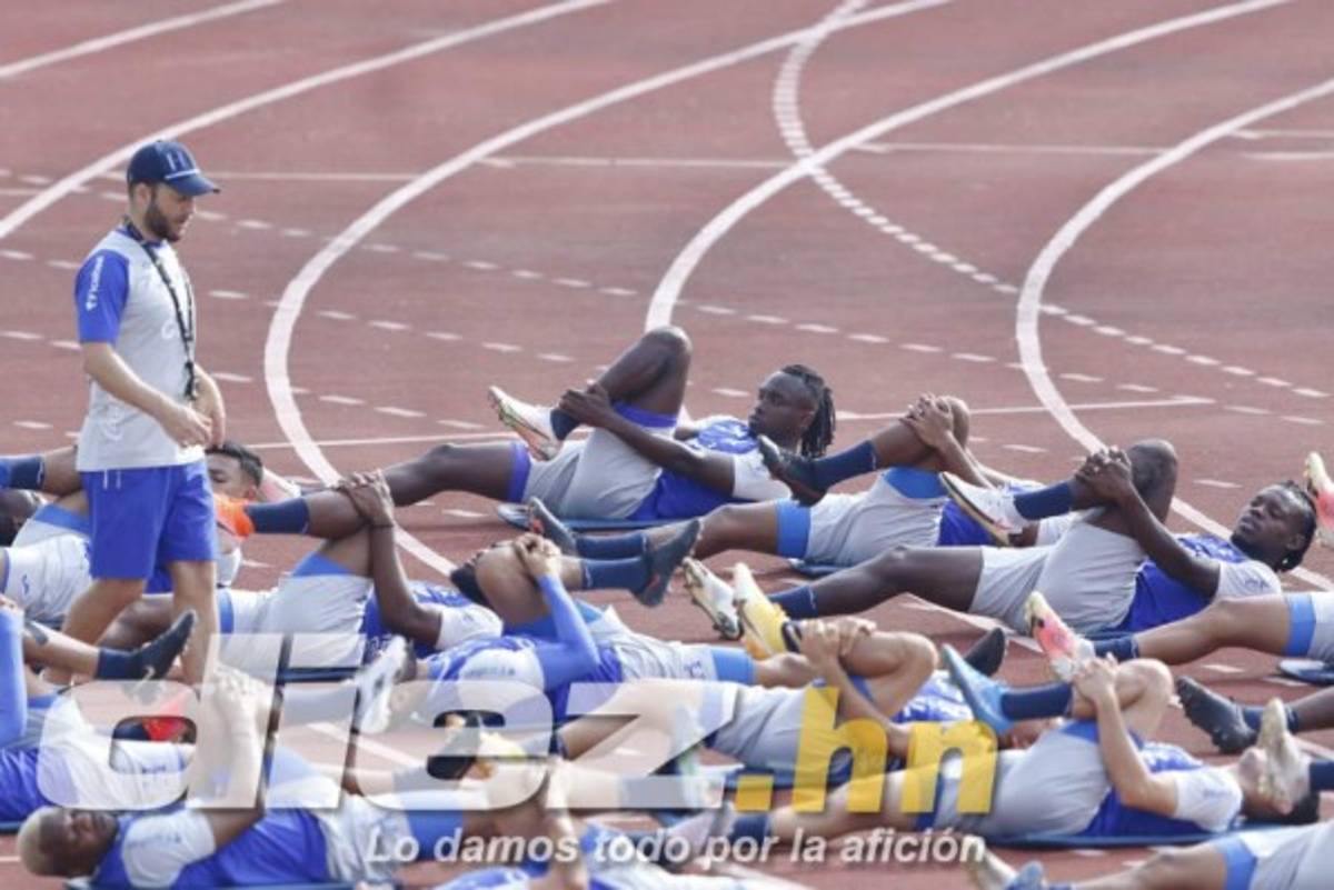 El 'spray mágico' de Fabián Coito y la plática con Choco Lozano: Así fue el cuarto día de entrenamiento de Honduras