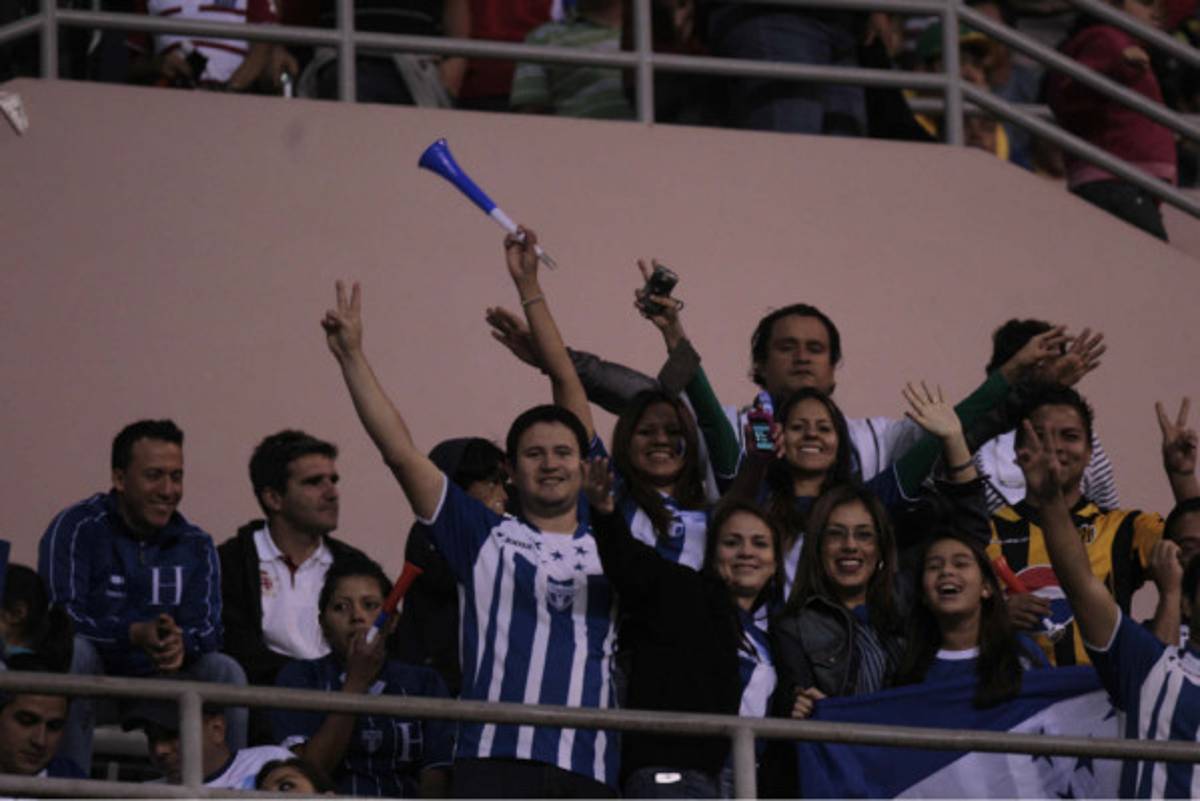Ambiente en el partido Honduras vr Costa Rica.