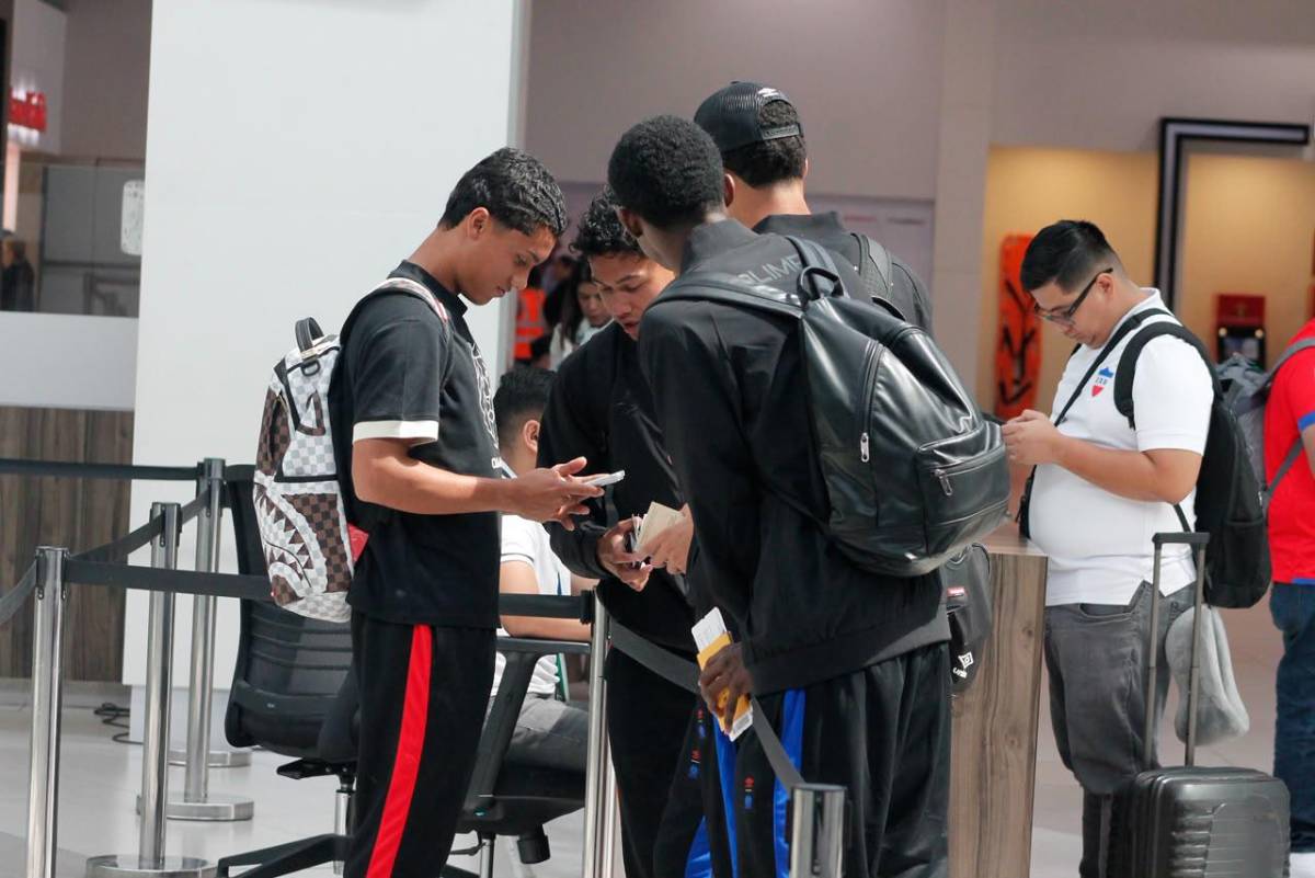 ¡A sellar boleto a cuartos! Así viajó Olimpia a Panamá. ¿Jugará Edwin Rodríguez?