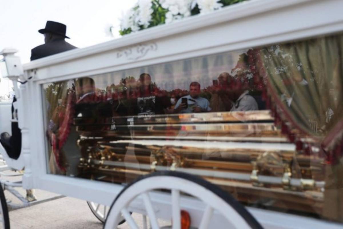 Las dolorosas imágenes del funeral de George Floyd: su último adiós y será enterrado al lado de su madre