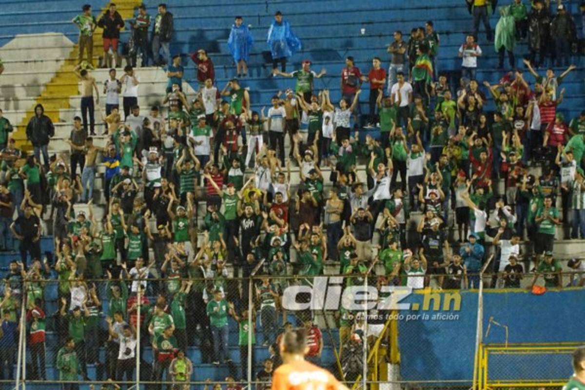 NO VISTE EN TV: Lluvia, mujeres lindas y susto en La Ceiba