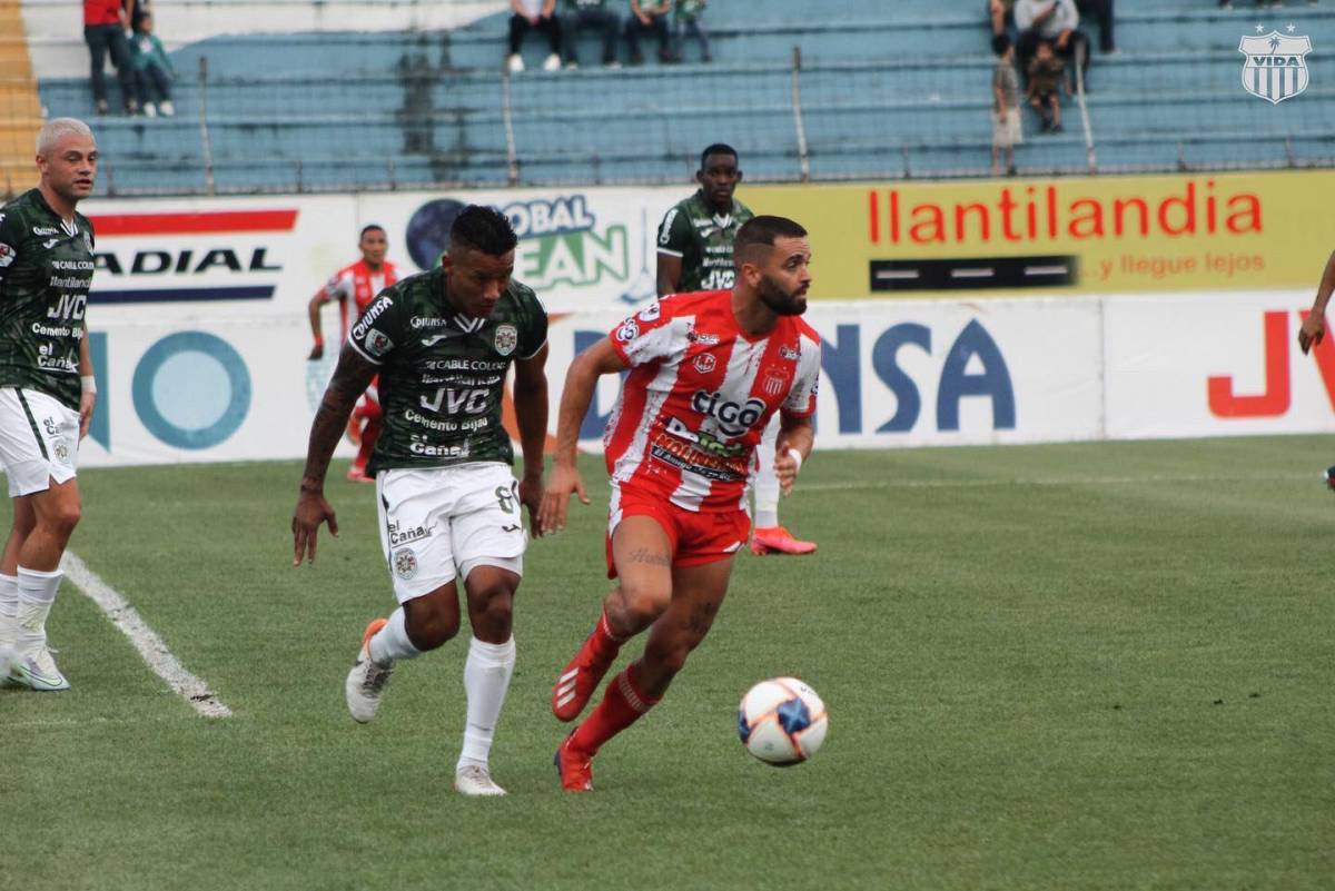 El español Víctor Blasco jugó 14 partidos en el Vida de Fernando Mira en el Clausura 2022.