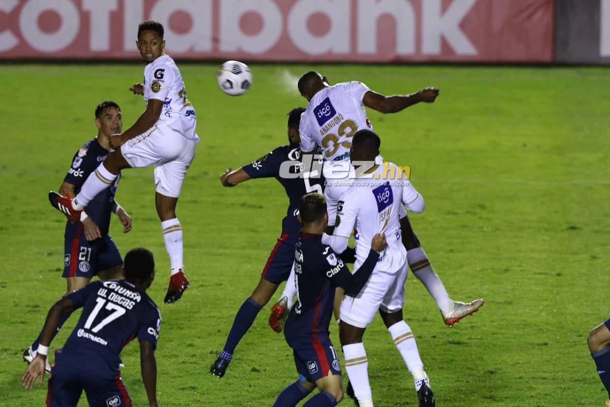 Fuerte pelea entre jugadores de Motagua: Marcelo Pereira y Diego Auzqui se dicen de todo y casi se pelean en pleno terreno de juego