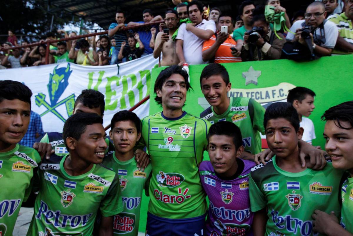 Triste adiós: ¿Por qué en el fútbol de El Salvador desafiliaron al Santa Tecla, campeón de liga, donde figuró 'Loco' Abreu?