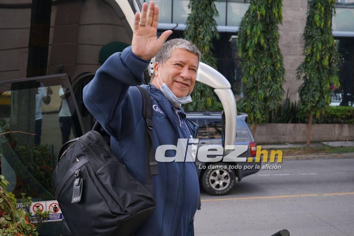 Un ‘Bolillo’ sonriente y dos jugadores se reintegran a sus clubes mientras la selección de Honduras viaja a Estados Unidos