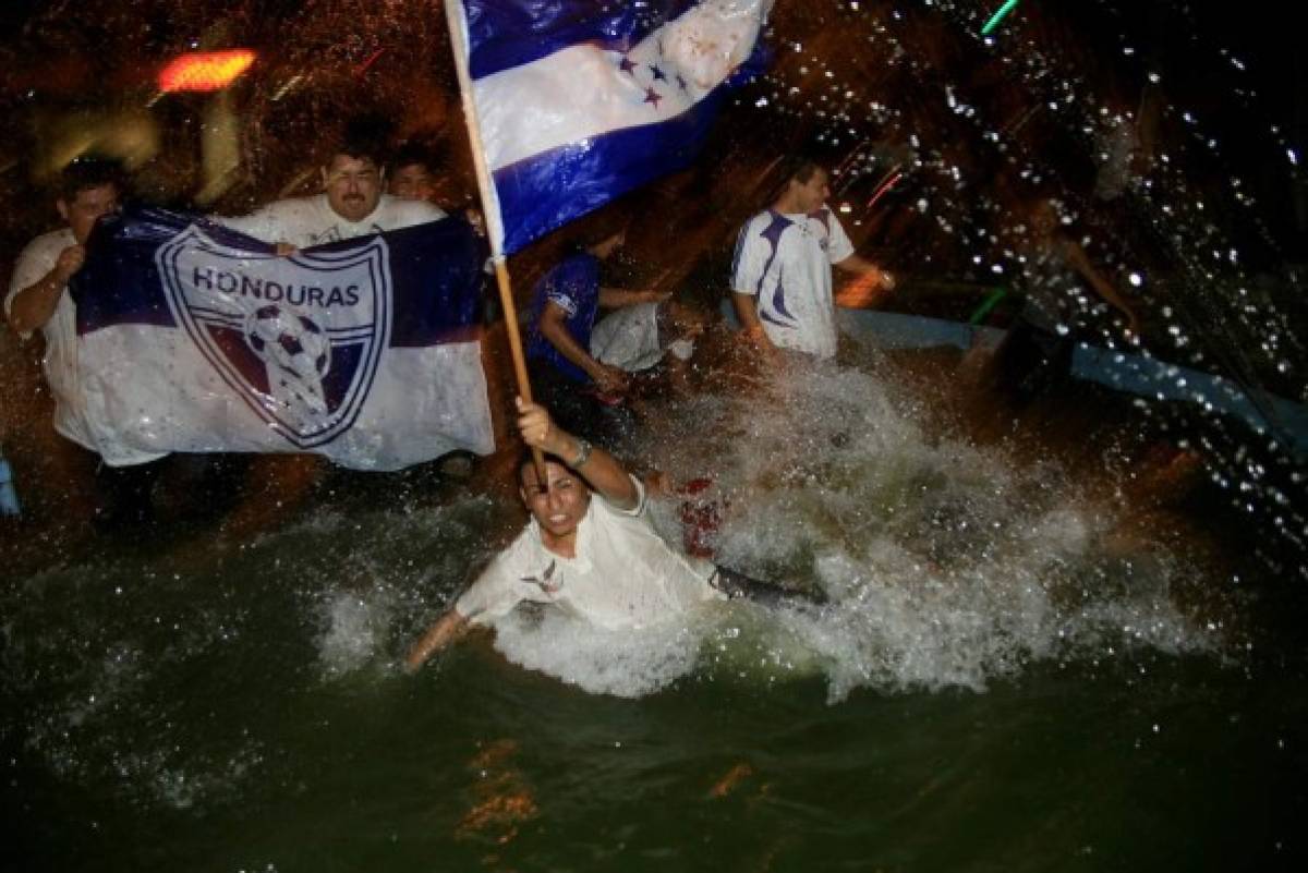 ¡Hace 11 años! Fotos inéditas de la desenfrenada celebración en Honduras tras clasificar al Mundial 2010