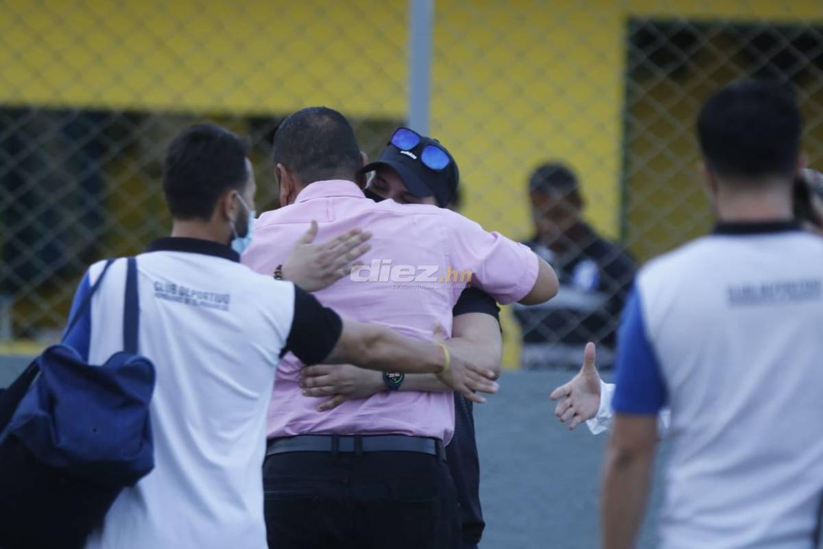 Bonito ambiente en El Progreso: Olimpia llega al estadio Micheletti y reciben con flores a Lavallén y Eddie Hernández