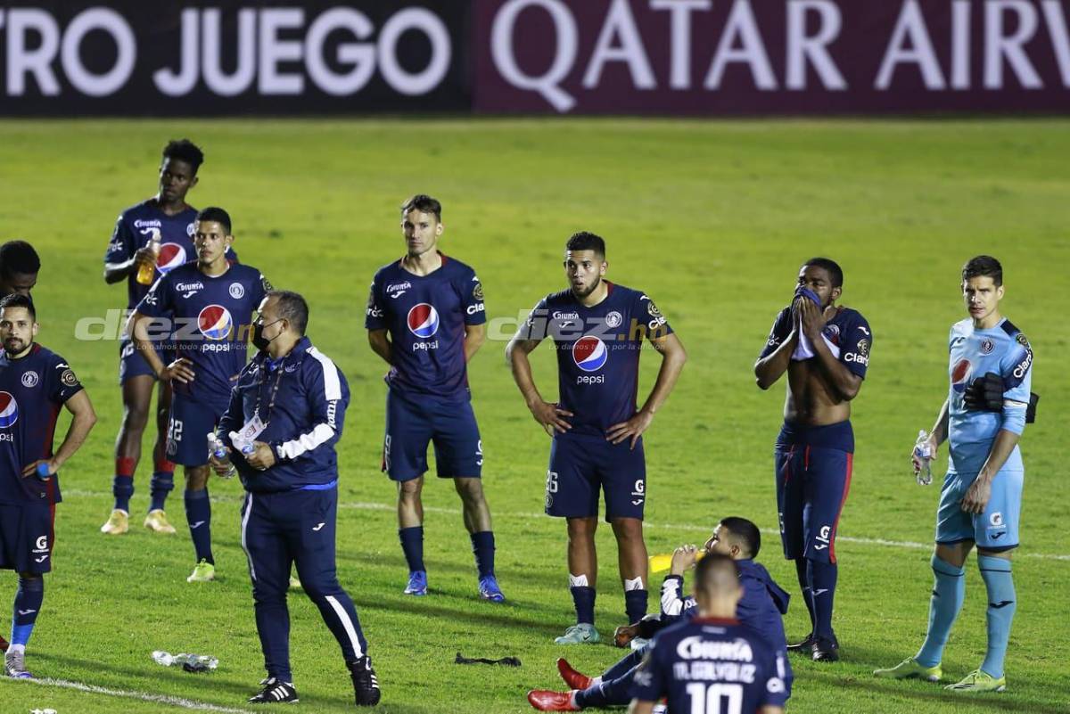 Caras largas y bronca en Motagua, el festejo de Comunicaciones y Júnior Lacayo con la bandera de Honduras