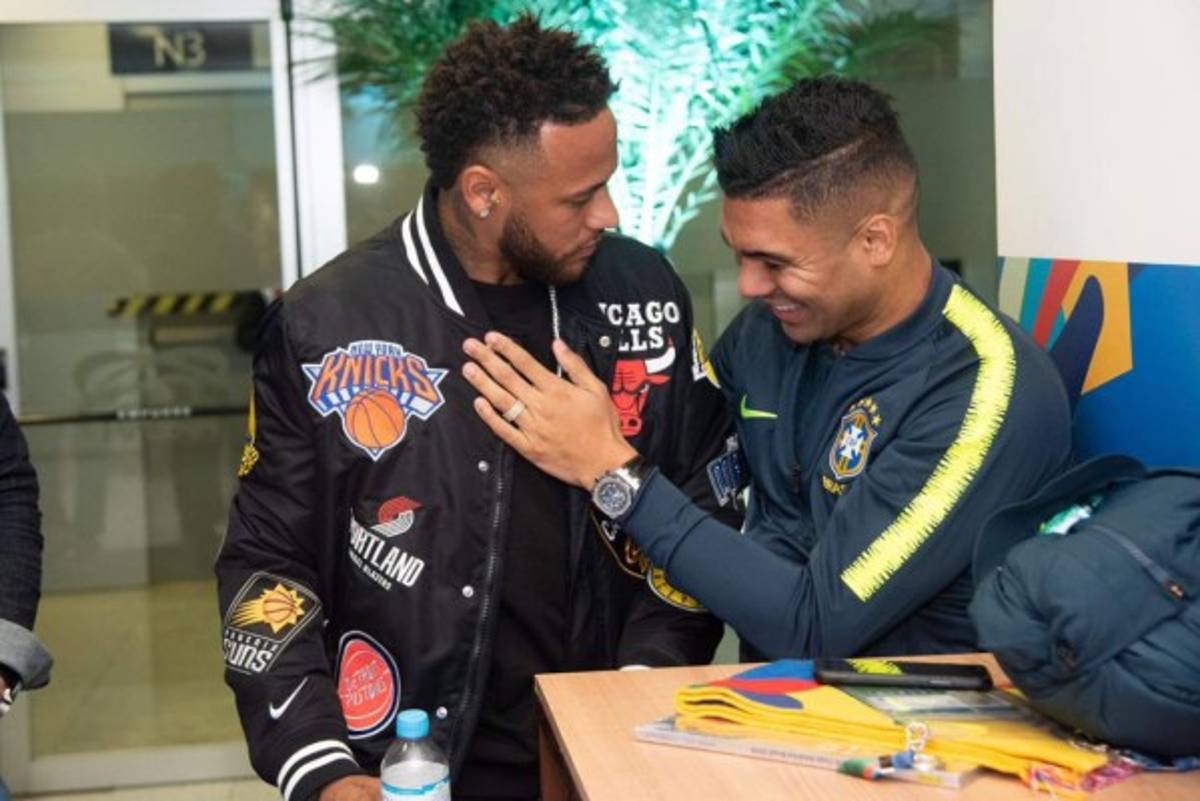 ¡Bien acompañado! Neymar llega al Arena do Gremio para apoyar a Brasil ante Paraguay