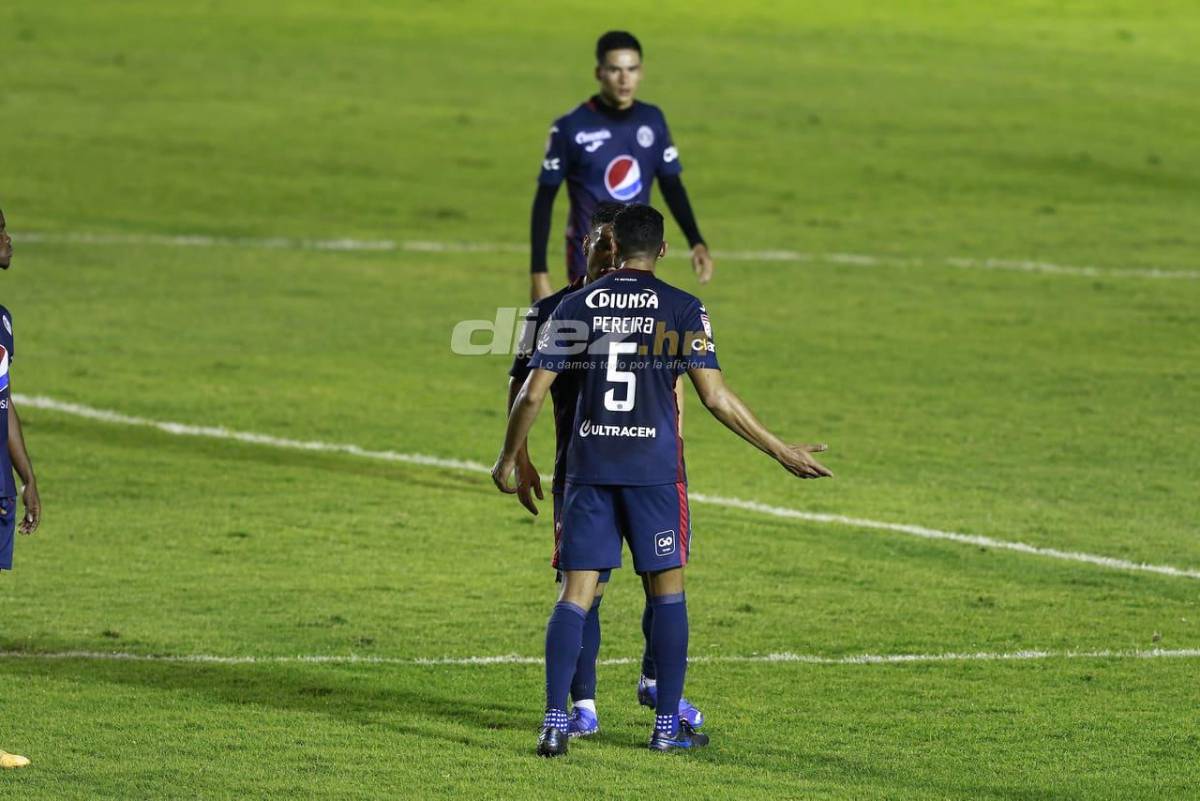 Fuerte pelea entre jugadores de Motagua: Marcelo Pereira y Diego Auzqui se dicen de todo y casi se pelean en pleno terreno de juego