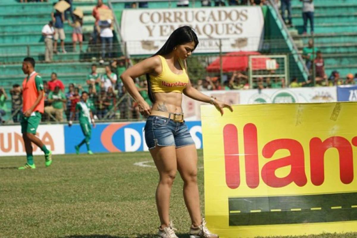 ¡Bellezas! El Yankel Rosenthal se viste de gala y nos muestra a sus muñecas