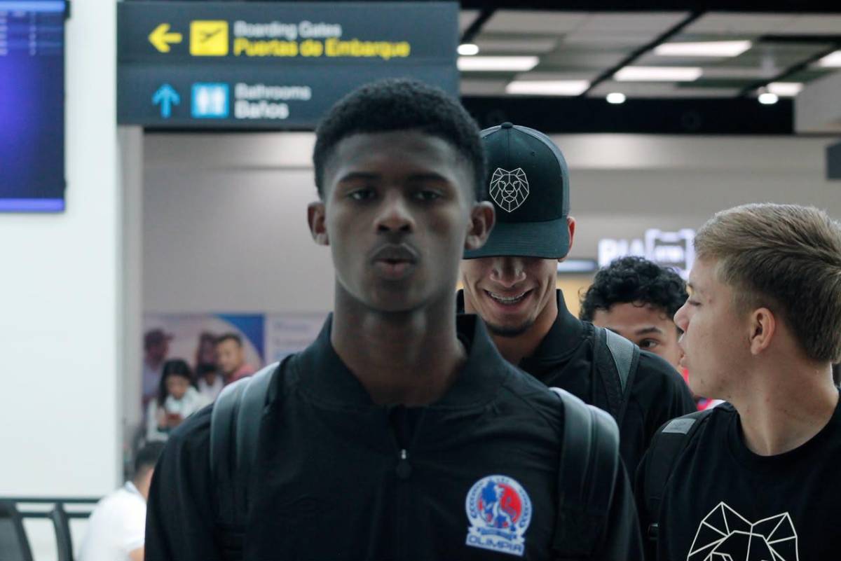 ¡A sellar boleto a cuartos! Así viajó Olimpia a Panamá. ¿Jugará Edwin Rodríguez?