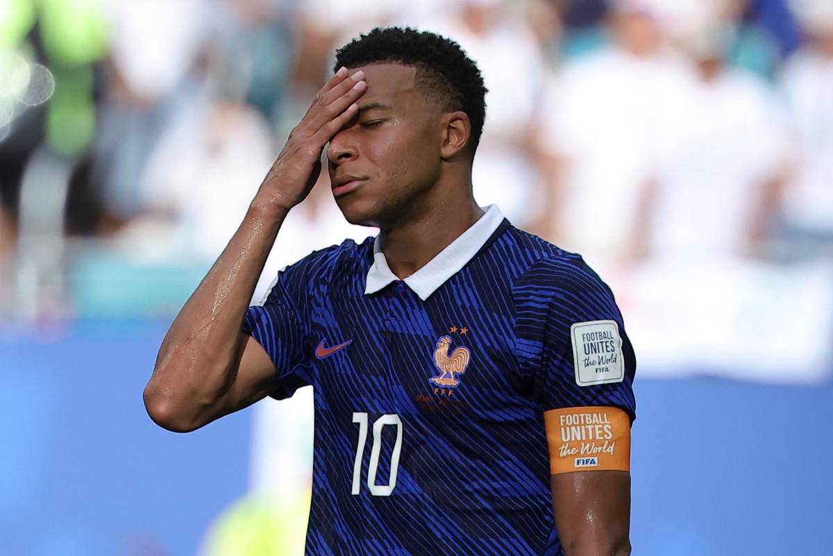 La frustración de Mbappé, así fue captada Ester Espósito y el enfado de Deschamps