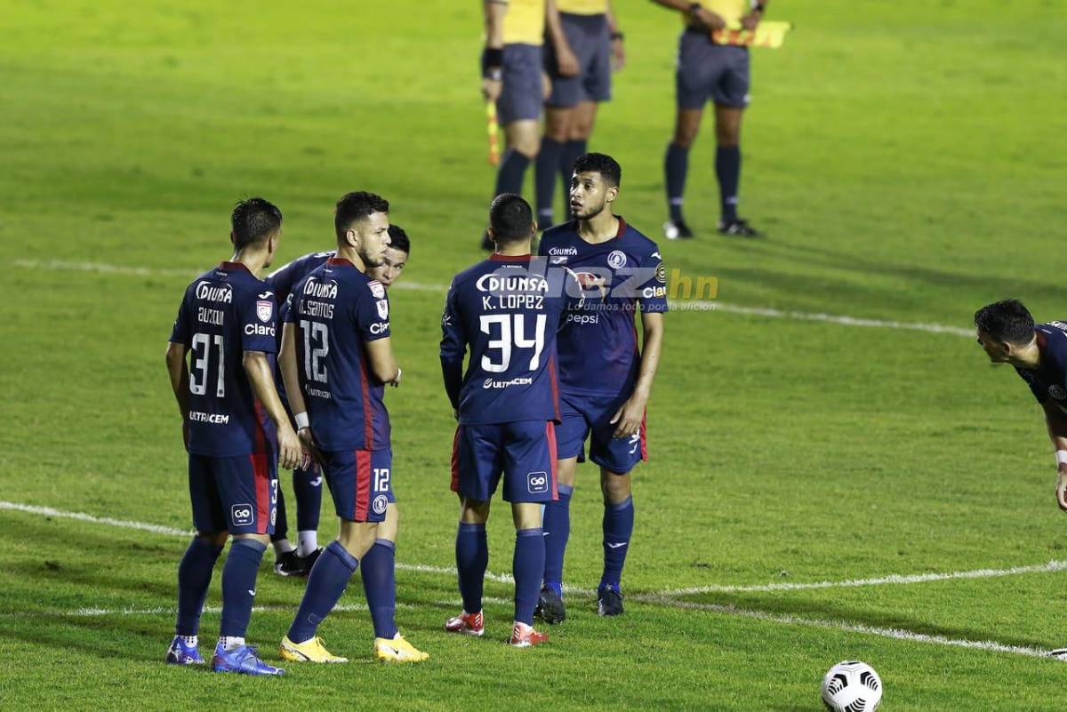 Fuerte pelea entre jugadores de Motagua: Marcelo Pereira y Diego Auzqui se dicen de todo y casi se pelean en pleno terreno de juego