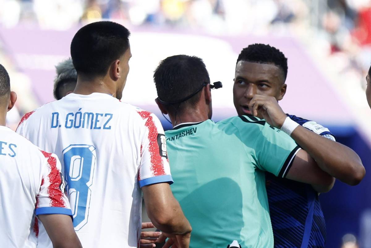 Mbappé enciende la polémica con tremenda burla y cachetadas en el Francia- Paraguay