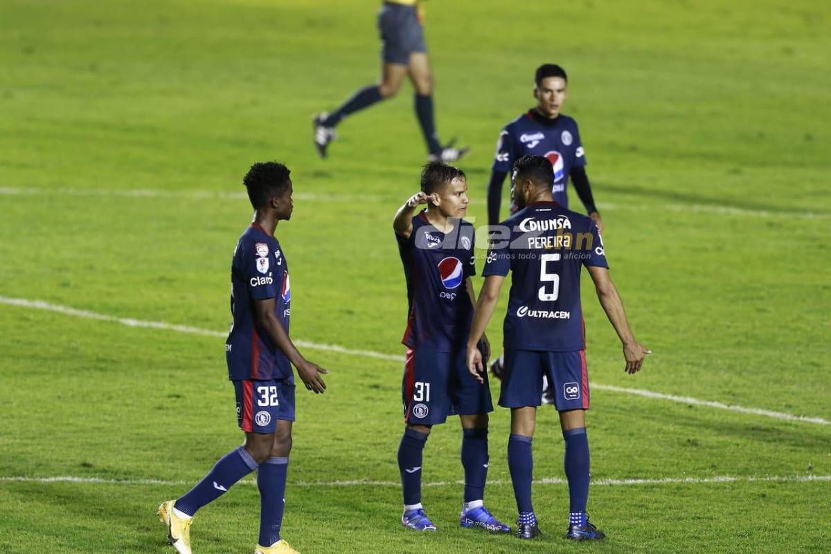 Fuerte pelea entre jugadores de Motagua: Marcelo Pereira y Diego Auzqui se dicen de todo y casi se pelean en pleno terreno de juego