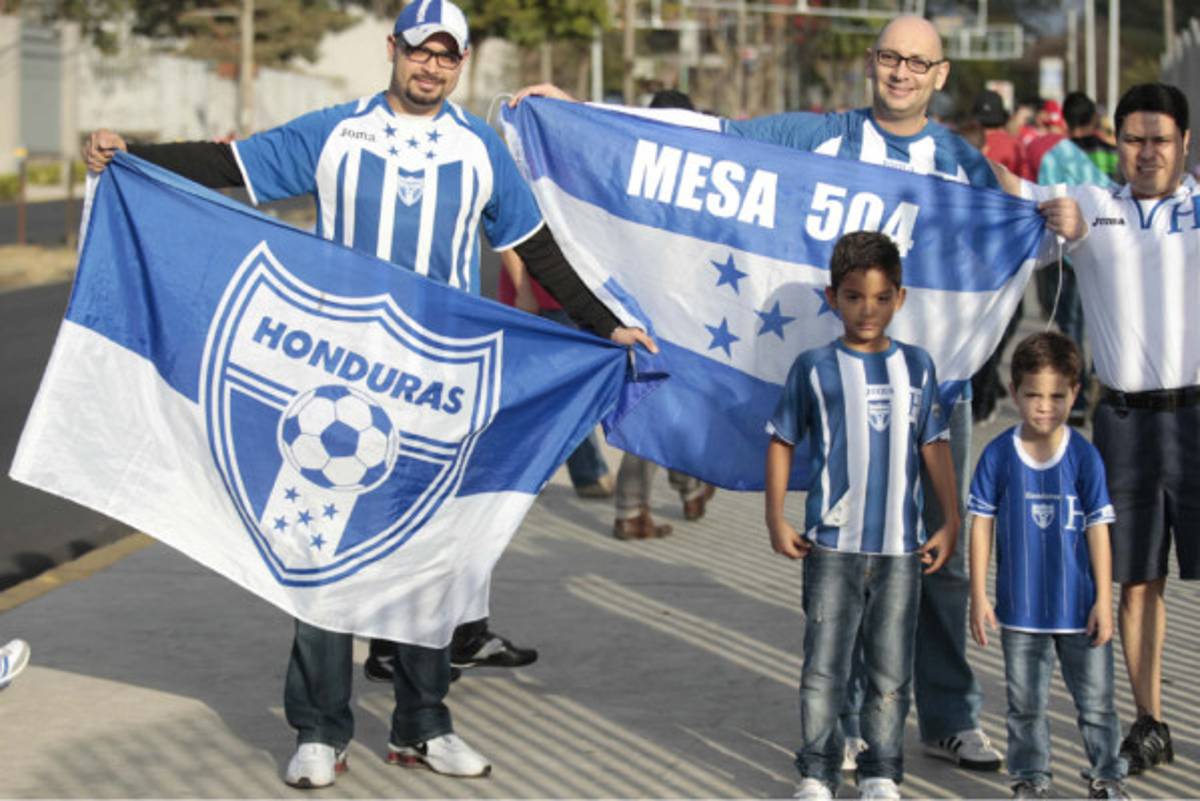Ambiente en el partido Honduras vr Costa Rica.