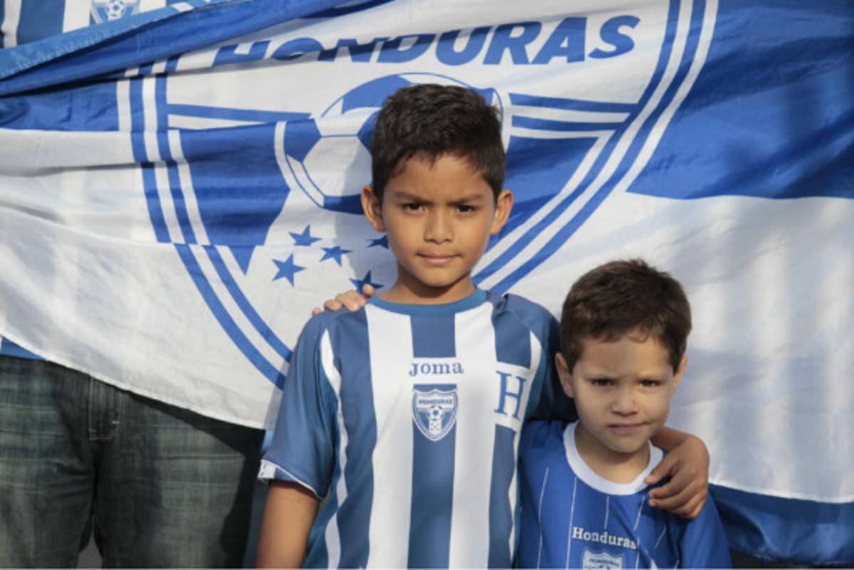 Ambiente en el partido Honduras vr Costa Rica.