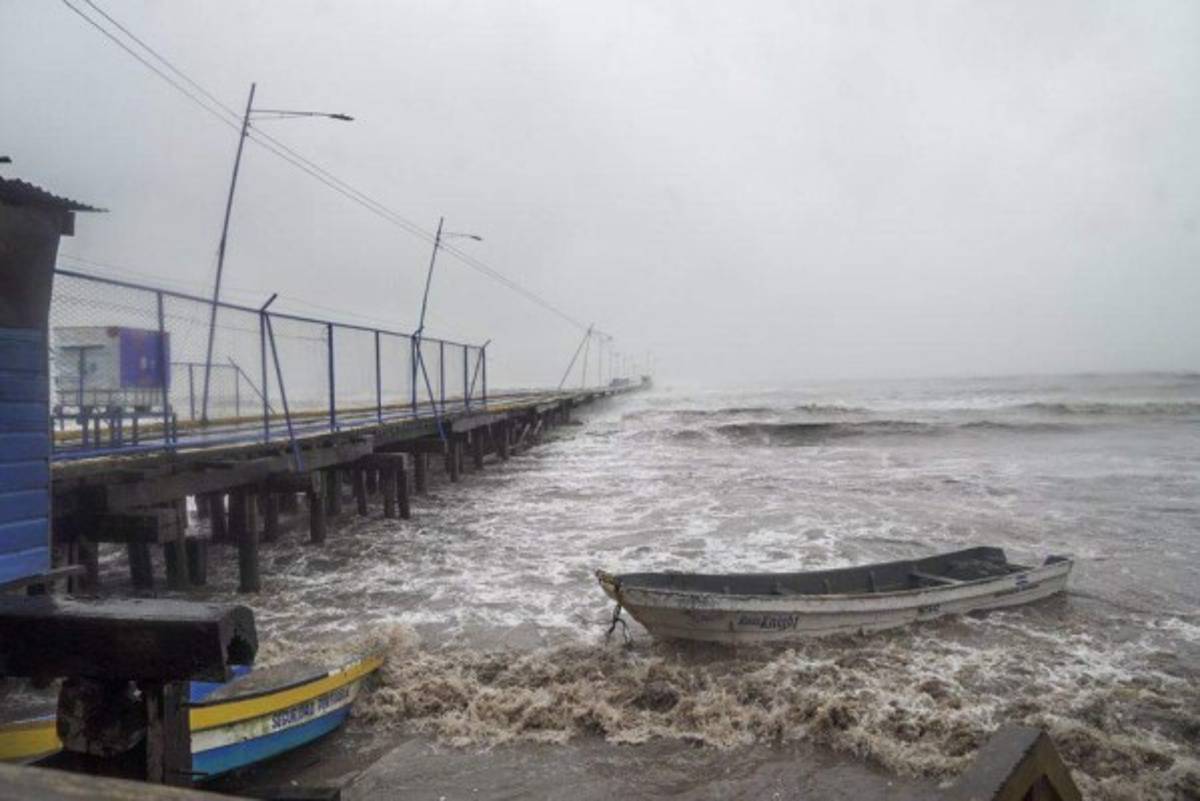 Fotos: Huracán Eta toca tierra y azota con fuerza las costas del Caribe Norte de Nicaragua