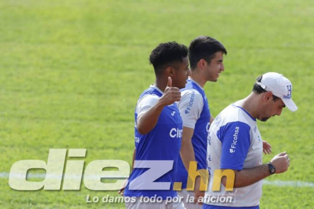 El 'spray mágico' de Fabián Coito y la plática con Choco Lozano: Así fue el cuarto día de entrenamiento de Honduras