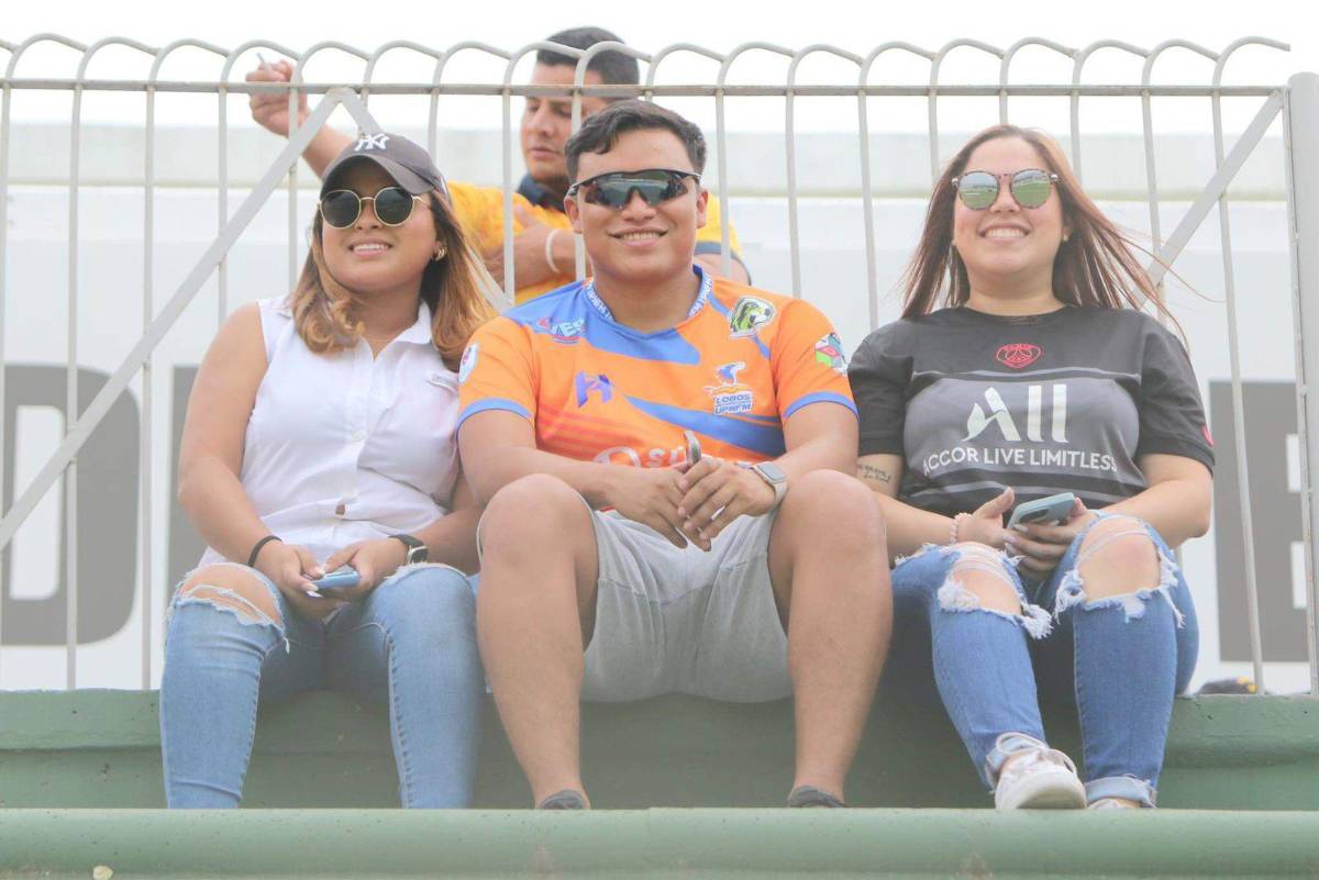 La reina que enamoró en La Ceiba y el Yankel estuvo lleno de hermosuras: las bellas mujeres que visitaron los estadios de Honduras