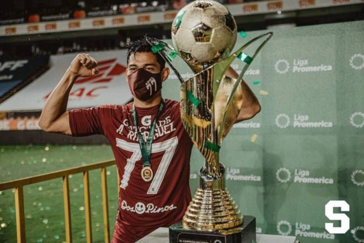 Centroamérica: Defensa deja Alajuelense y ficha por Marathón; tico y panameño a Europa