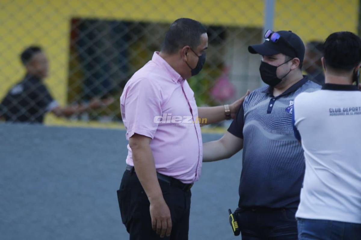 Bonito ambiente en El Progreso: Olimpia llega al estadio Micheletti y reciben con flores a Lavallén y Eddie Hernández