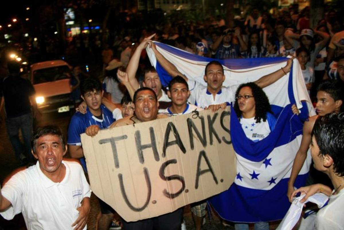 ¡Hace 11 años! Fotos inéditas de la desenfrenada celebración en Honduras tras clasificar al Mundial 2010