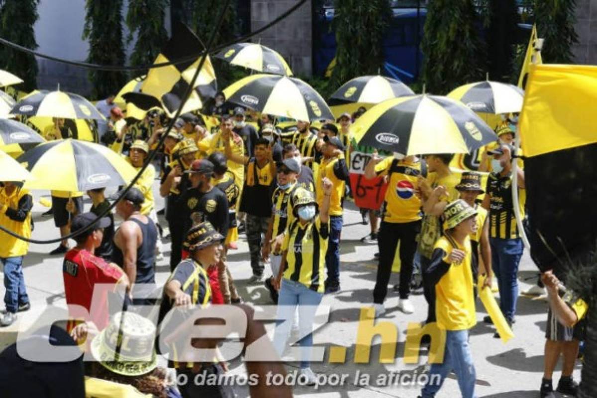 'Rip Marathón': Así fue el espectacular banderazo de los aficionados de Real España previo al Clásico