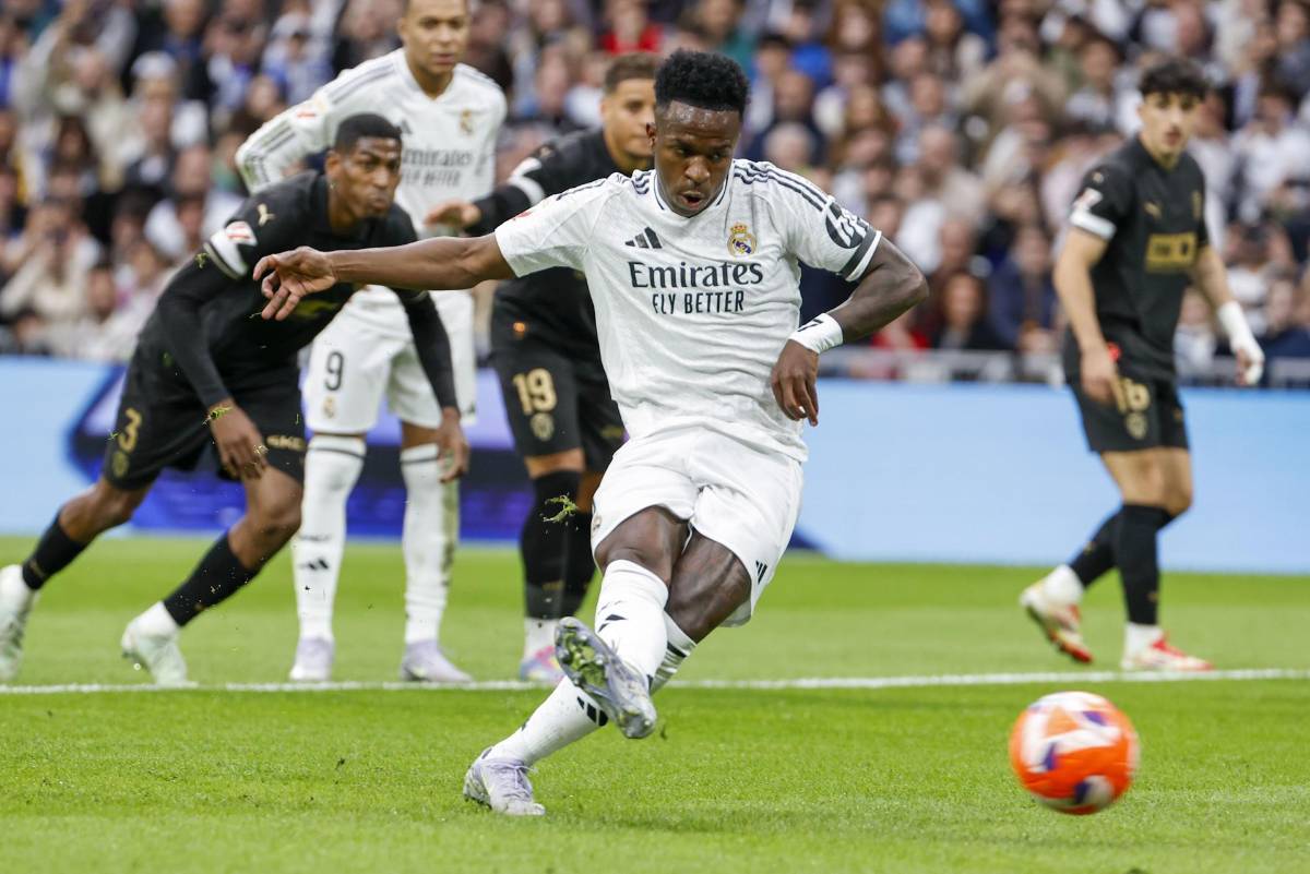 El 'regalo' del árbitro al Real Madrid, la pesadilla de Vinicius y la bronca de Mbappé tras caer ante Valencia
