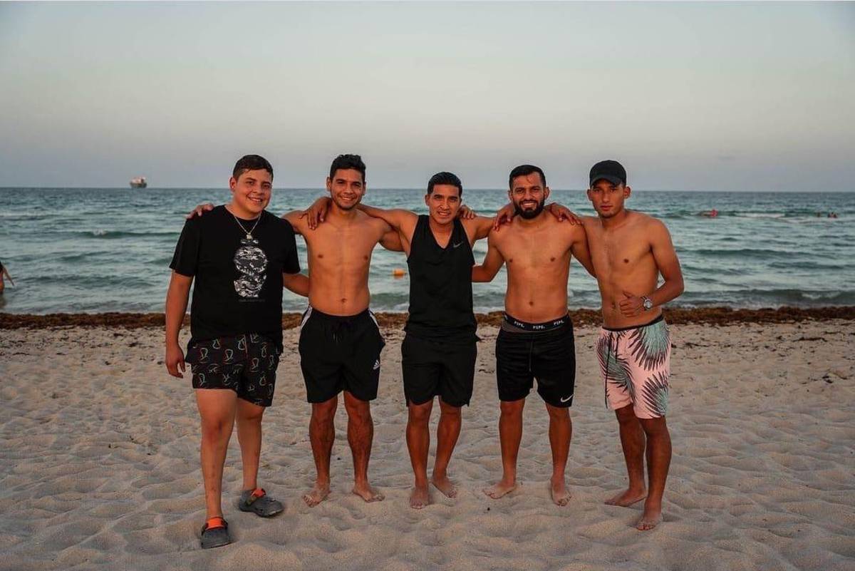 Aventura en yate, música y el gran clavado del Patón: Así se relajan los jugadores de Olimpia en su gira por Estados Unidos