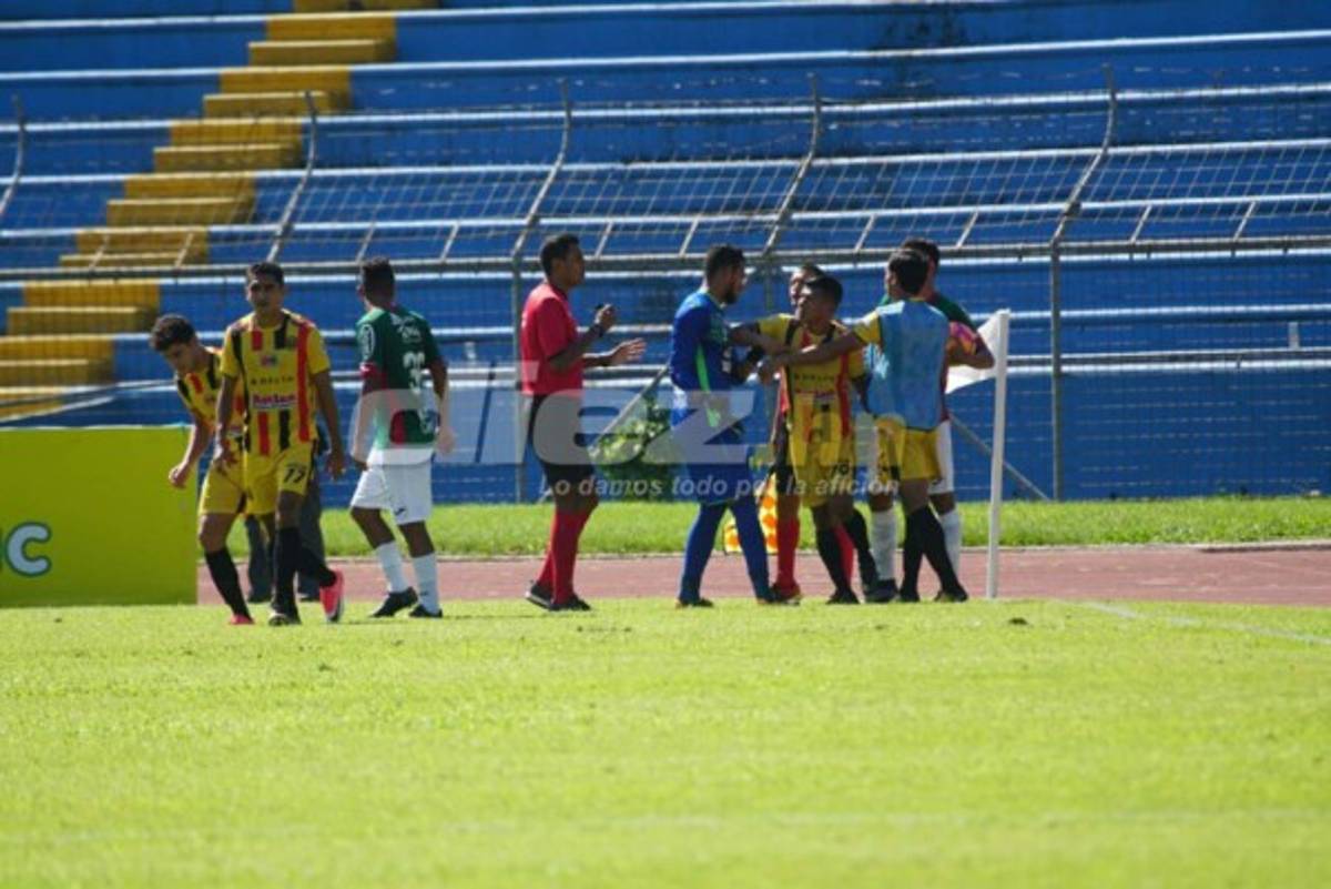 CURIOSAS: La furia del 'Chino' López y el cruce de palabras en silla del Olímpico