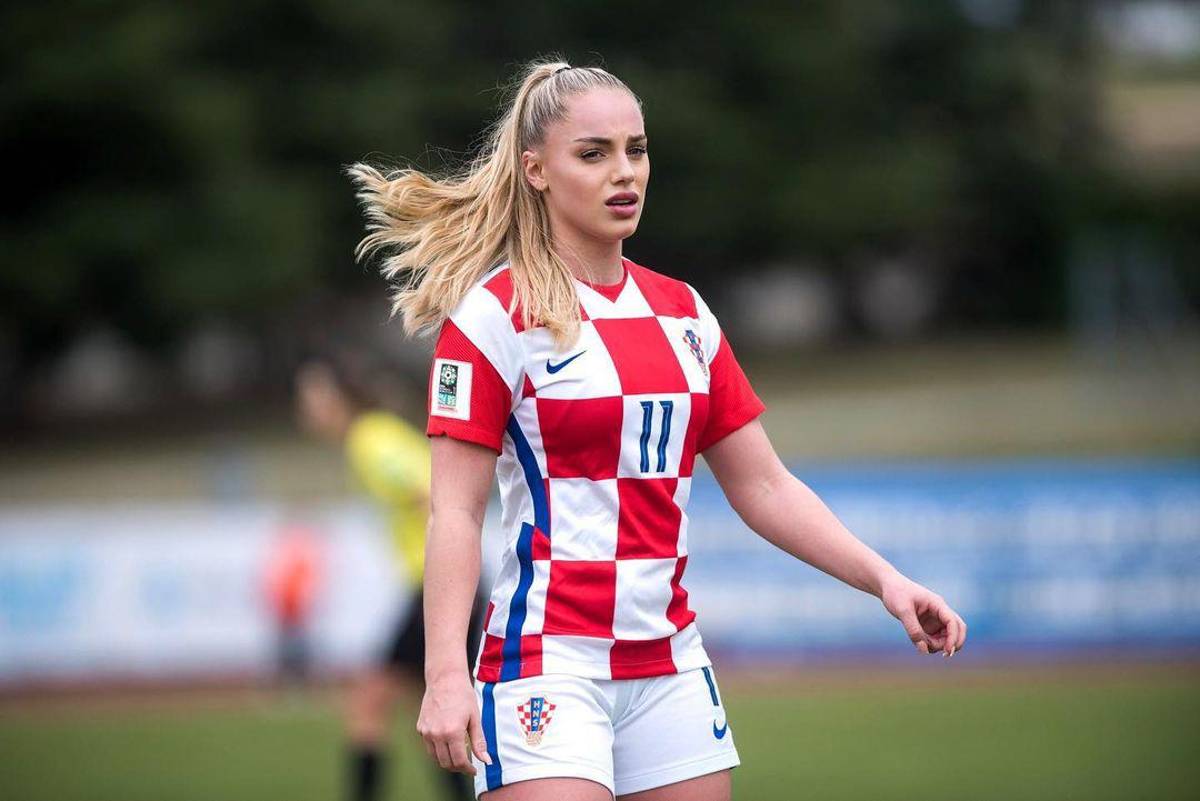 Futbolista que fue inspirada por Cristiano Ronaldo estalla y asegura que no le gusta que la llamen sexy: “Sólo se fijan en mi aspecto”