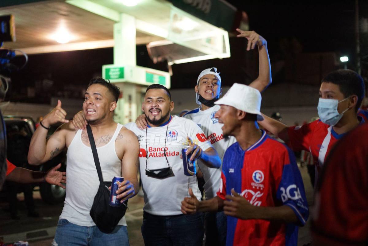 No lo viste en TV: Olimpistas le piden fotos a Buba, las leyendas llegaron a apoyar al León y la tristeza aurinegra