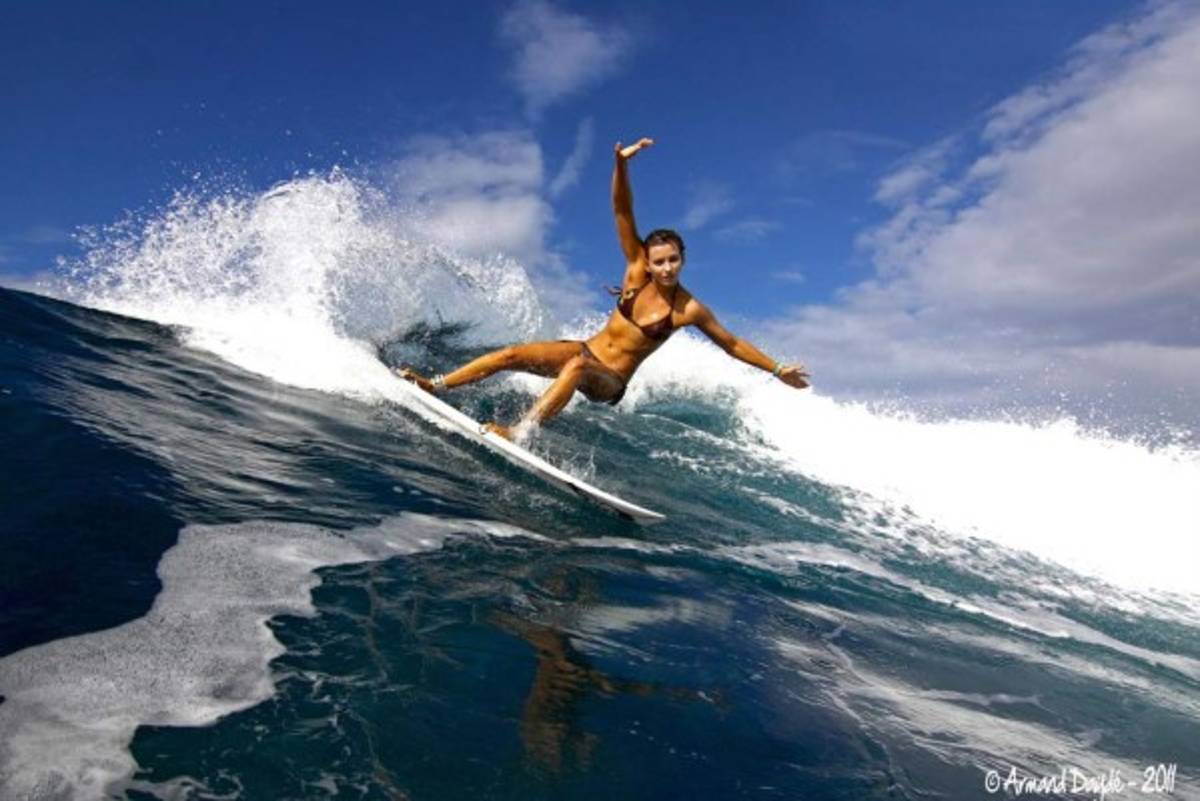 FOTOS: Maud, la bella chica que surfea en tacones