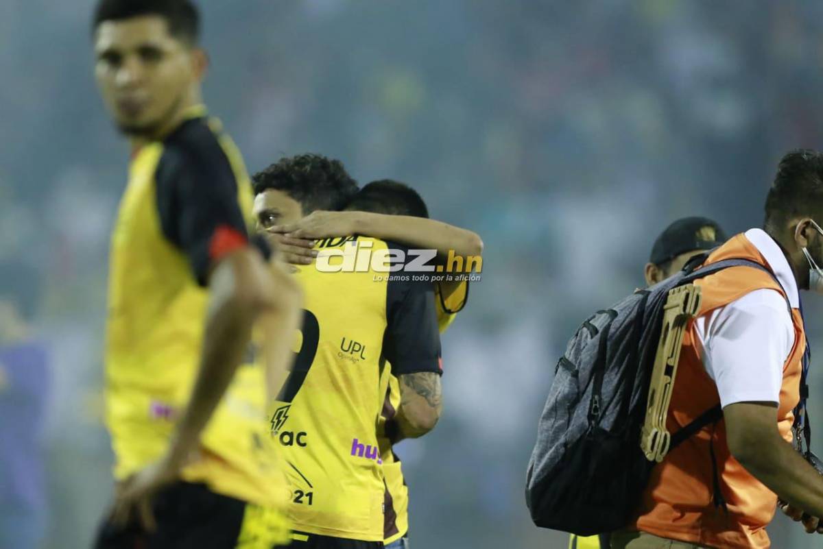 No lo viste en TV: Las hermanas que son novias de dos figuras de Olimpia, el llanto de futbolistas de Real España y la ‘gaseada’ a los albos