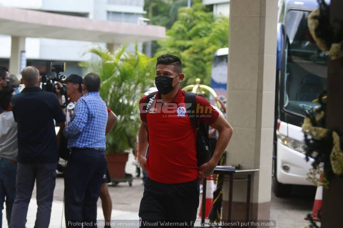 ¡Ambientazo! Lleno de maletas llegó Olimpia a San Pedro Sula y Real España se concentró y sus jugadores llegaron con sus hijos